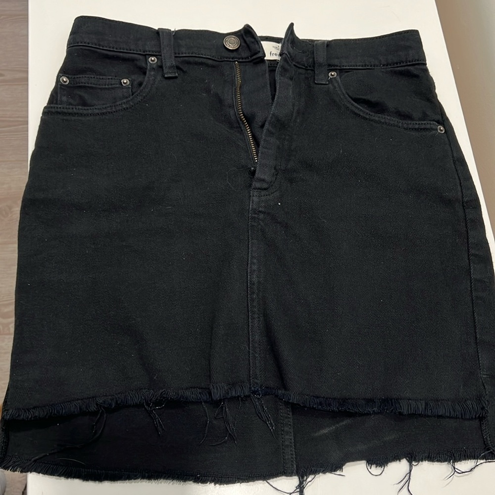 Aritzia black skirt